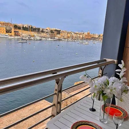 Seafront In - Ferry-valletta Apartman